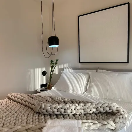 Urban Luxury Apartment *