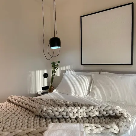Urban Luxury Apartment *