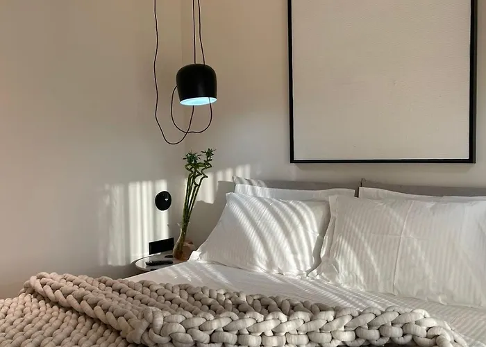 Urban Luxury Apartment *