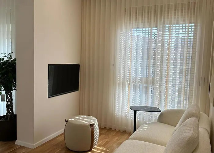 Urban Luxury Apartment *